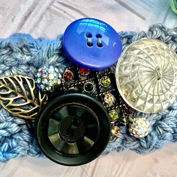 Vintage Style Button Cluster CUFF/BRACELET w/Vintage Buttons in DENIM BLUE FIBER - Picture 2 of 5